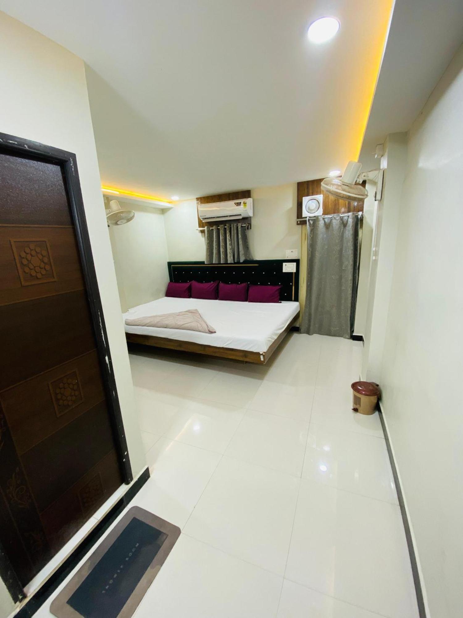 Hotel Super Palace Ujjain Exterior foto